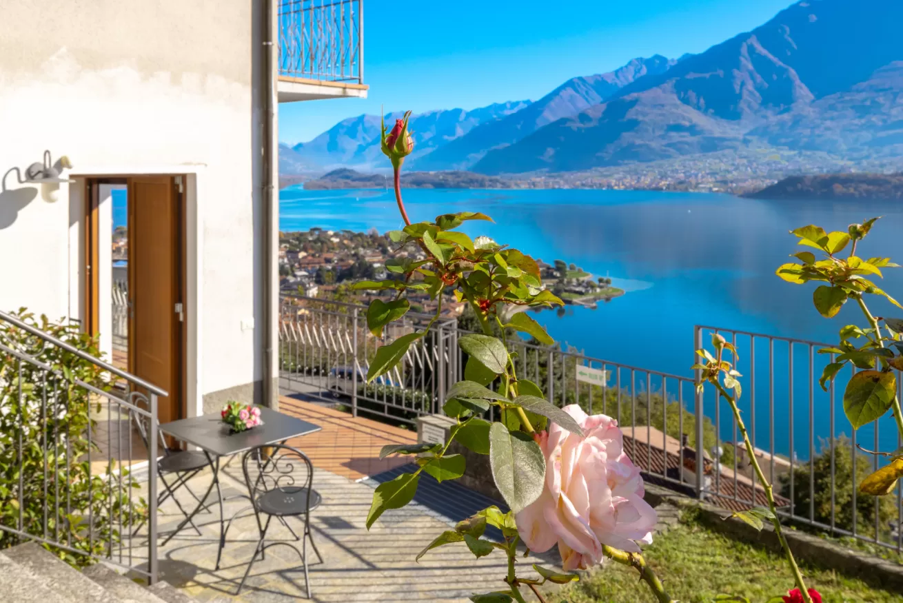 Appartamento Romantico Con Terrazza Vista Lago Sul Lago Di Como | Lory Apartment, With Panoramic Lake View And Private Terrace   Domaso, Como Lake | Lory 16